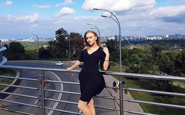 Из Киева насильно вывезли 19-летнюю девушку и удерживают в плену. Полиция бездействует Из Киева насильно вывезли 19-летнюю девушку и удерживают в плену. Полиция бездействует