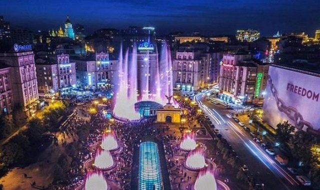 На Русановском канале и Майдане Независимости будут работать светомузыкальные фонтаны На Русановском канале и Майдане Независимости будут работать светомузыкальные фонтаны