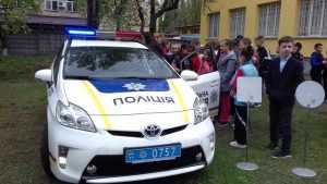 Столичні рятувальники навчали школярів поводитися зі зброєю. Фото. Відео4