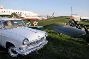 У Києві проходить фестиваль раритетних автівок. Фото