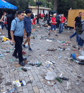 В центральном парке Шевченко туристы оставили горы мусора. Фото