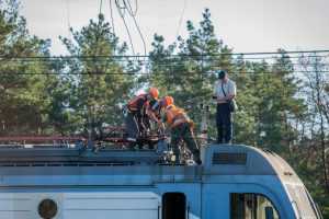 В Днепре ранним утром 19 июня сошел с рельсов товарный поезд. Фото