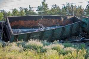 В Днепре ранним утром 19 июня сошел с рельсов товарный поезд. Фото
