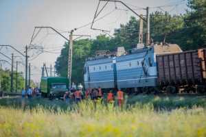 В Днепре ранним утром 19 июня сошел с рельсов товарный поезд. Фото