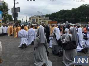 В Киеве около сотни человек приняло участие в молитвенном шествии 2