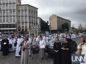 В Киеве около сотни человек приняло участие в молитвенном шествии 2