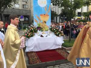 В Киеве около сотни человек приняло участие в молитвенном шествии 2