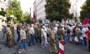 Ветераны Афганистана перекрыли улицу Грушевского