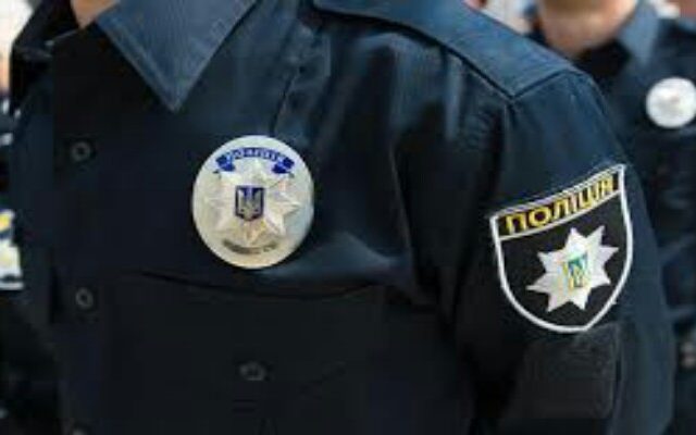 У Київській області туристку прив’язали до дерева і зґвалтували У Київській області туристку прив’язали до дерева і зґвалтували