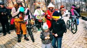 1 квітня, з нагоди Дня сміху Києвом проїхався третій костюмований Велопарад Планет