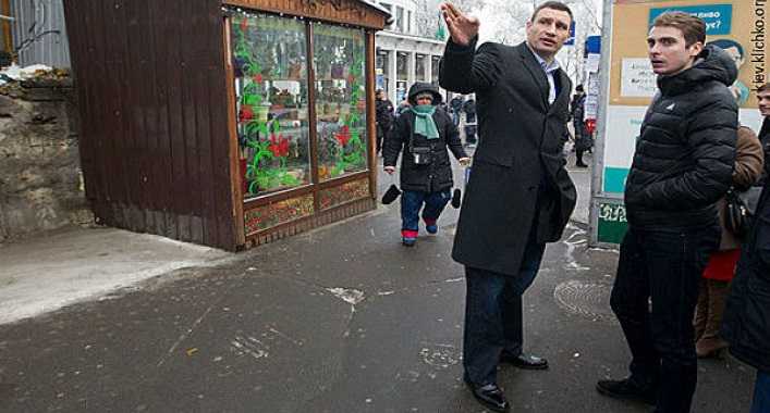 Нелегальные киоски с шаурмой в Киеве работают под прикрытием мэрии. Видео