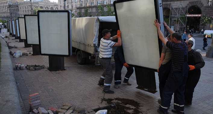 У Києві було демонтовано 1392 незаконні рекламні конструкції