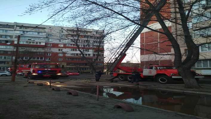 В Деснянском районе во время тушения пожара были спасены 7 человек