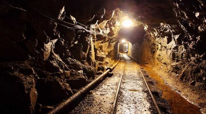 В результате взрыва метана на донбасской шахте пострадали семь горняков