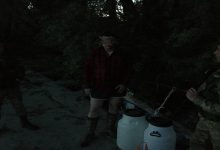 Иностранец на двух пластиковых бочках с наркотиками пытался переплыть Дунай