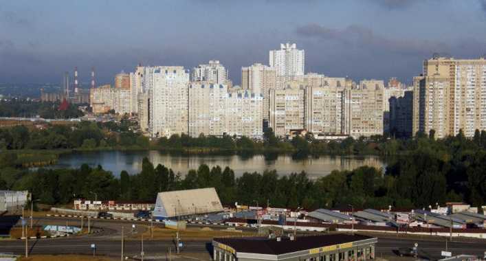 Жители Киева бьют тревогу по поводу свалки на берегу озера Лебединое