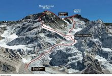 Двое украинских альпинистов не могут спуститься с горы Эверест
