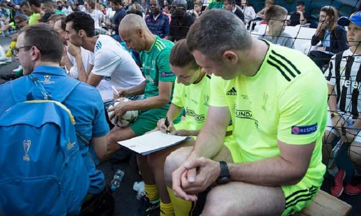 Кличко собирает подписи звезд мирового футбола под обращением с требованием освободить Олега Сенцова