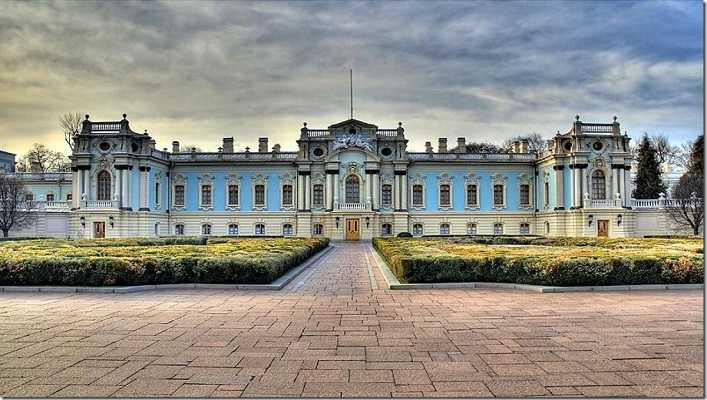На мебель для Мариинского дворца портатят более 1 млн гривен