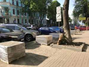 Після ремонту тротуари на вулиці Володимирській матимуть єдину гаму