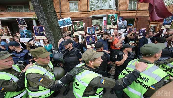 По Україні затримано 25 осіб під час масових заходів на 9 травня