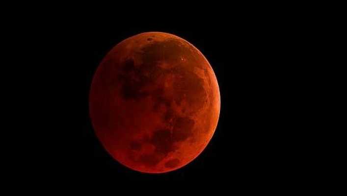 Сегодня жители Земли рекордное время смогут наблюдать лунное затмение
