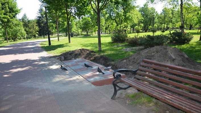 У Києві продовжуються ремонтні роботи у парку Відрадний