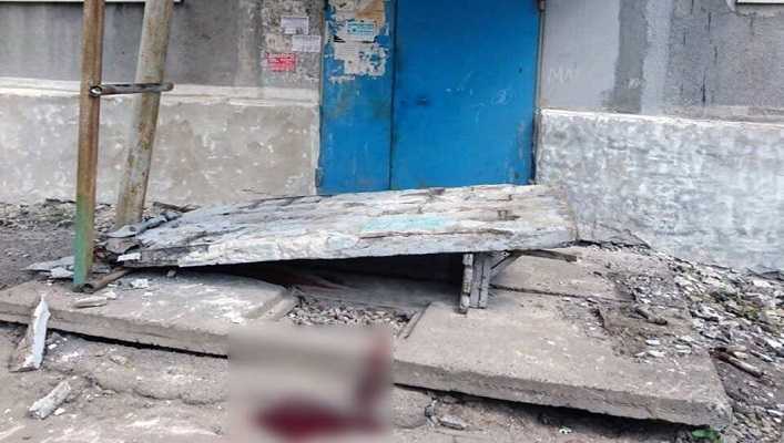 В Донецкой области бетонная стена привалила четырех детей