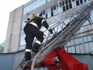 В Киеве горела обувная фабрика. Видео