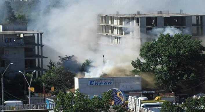 В Киеве горит бывший кинотеатр Экран. Видео