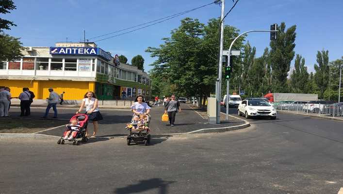 В Киеве на бульваре Вернадского восстановят асфальт, зеленую зону и тротуары