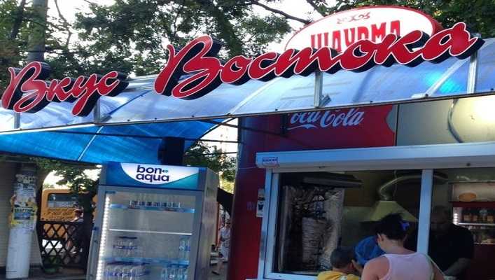 В Одессе после массового отравления демонтировали киоск по продаже шаурмы