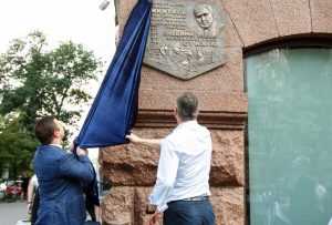 В столице открыли мемориал, посвященный почетному энергетику Украины. Видео