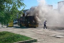 Во Львове на остановке за считанные минуты сгорела маршрутка. Видео