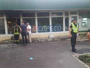 Сегодня в Киеве взорвали отделение Ощадбанка. Фото, видео