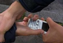 У Києві 42-річний зловмисник відбирав мобільні телефони у студентів
