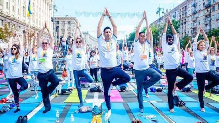 У Києві посол Індії проведе заняття з йоги