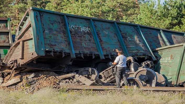 В Днепре ранним утром 19 июня сошел с рельсов товарный поезд. Фото