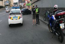 В Киеве возле метро Шулявская велосипедист сбил пешехода
