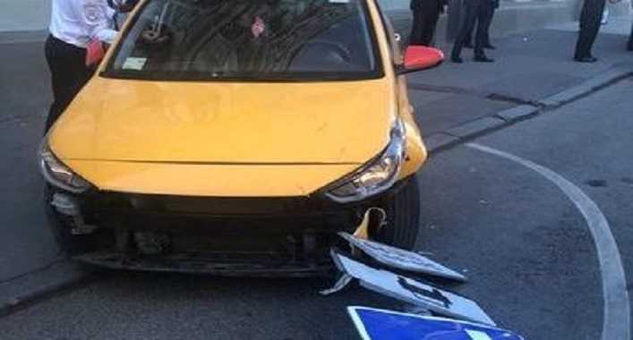 В Москве в толпу прохожих въехал автомобиль, пострадал гражданин Украины