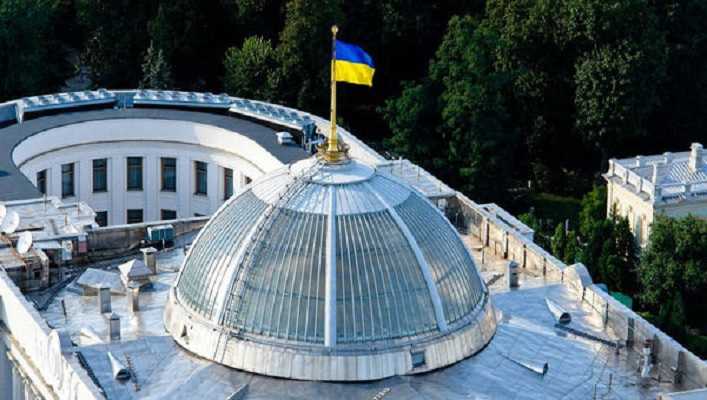 З будівлі Верховної Ради України демонтують гігантський купол