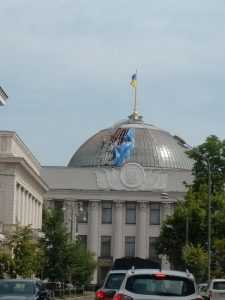 З будівлі Верховної Ради України демонтують гігантський купол