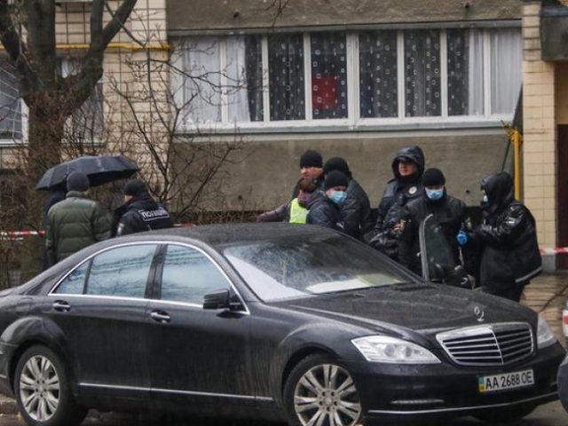 В Киеве полицейский застрелил водителя Мерседес В Киеве полицейский застрелил водителя Мерседес