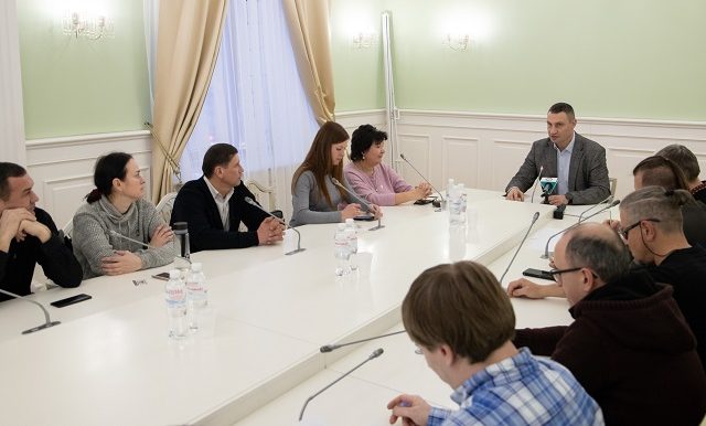 Віталій Кличко зустрівся з родинами Героїв Небесної Сотні та постраждалими учасниками Революції Гідності Мер Віталій Кличко Родини Героїв Небесної Сотні Майдан Юлія Цепун Революція Гідності