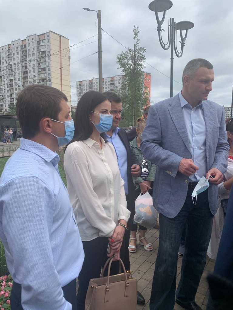 Віталій Кличко Михайло Хорошевський Київ Оболонь відкриття скверу і фонтану