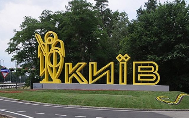 У Києві громадськість та місцева влада змінює ландшафт району з мафів на сквери У Києві громадськість та місцева влада змінює ландшафт району з мафів на сквери